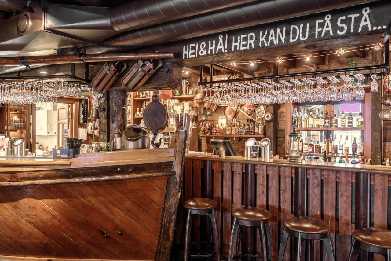 Anker Brygge Hotel Svolvaer Ngoại thất bức ảnh The bar at the restaurant