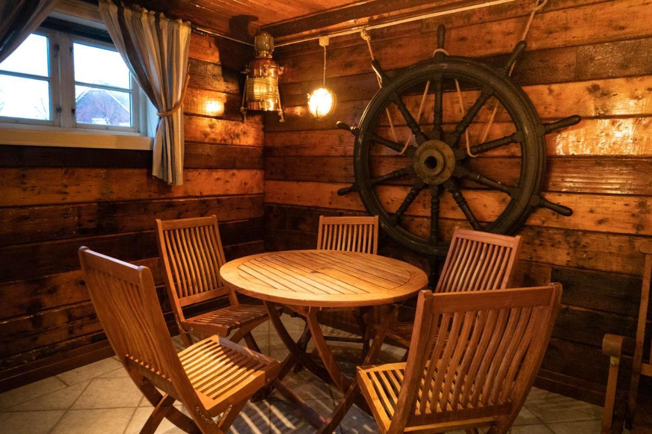 Anker Brygge Hotel Svolvaer Ngoại thất bức ảnh The interior of the ship