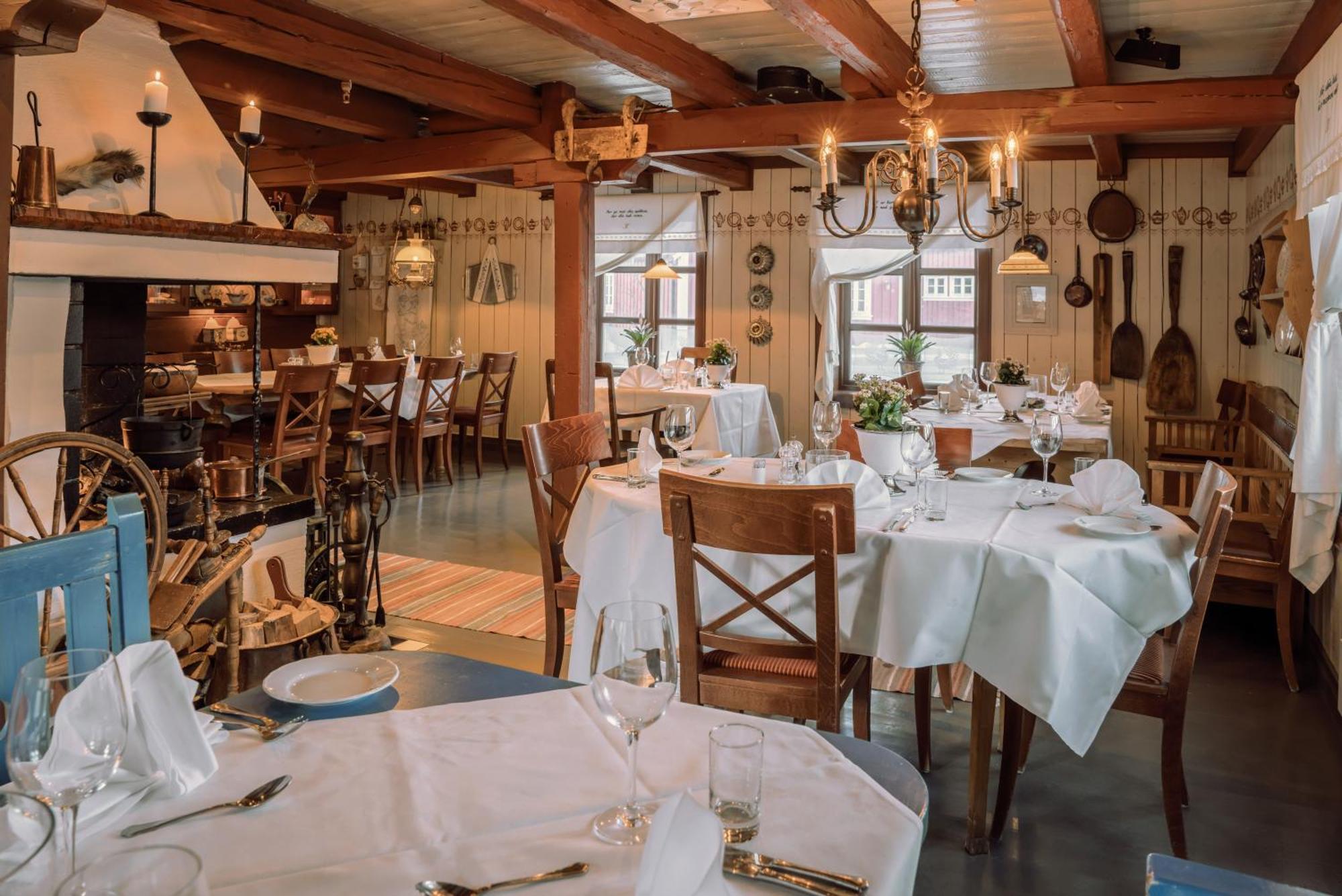 Anker Brygge Hotel Svolvaer Ngoại thất bức ảnh Restaurant in the hotel