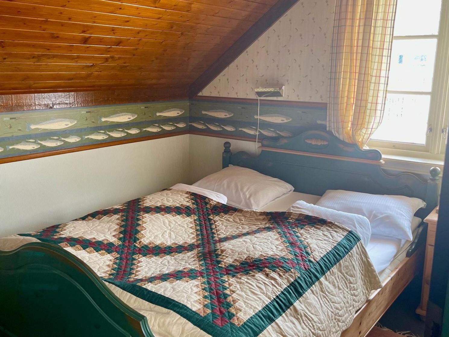 Anker Brygge Hotel Svolvaer Ngoại thất bức ảnh The bed in the room where the body of Mary Walker was found