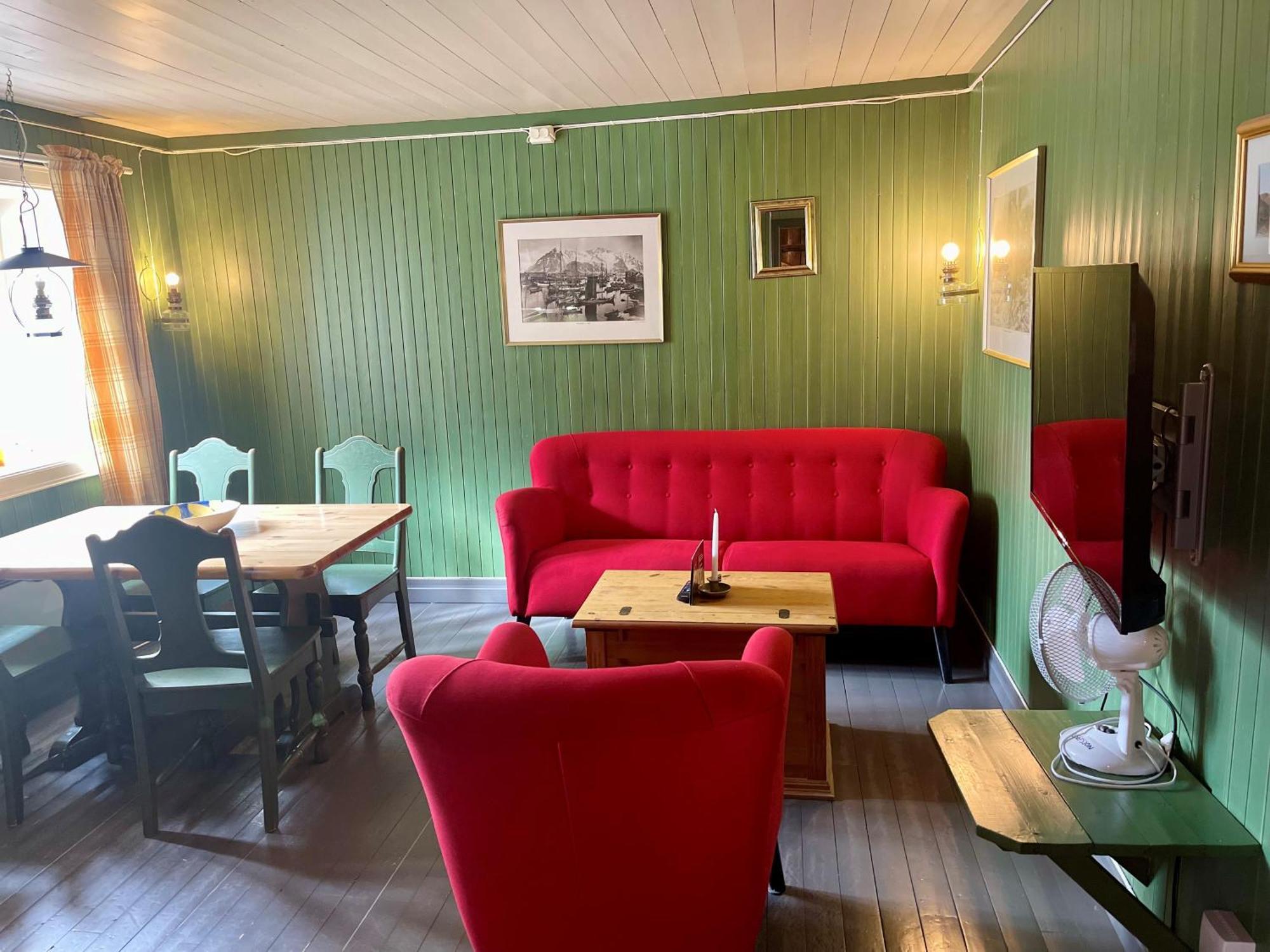 Anker Brygge Hotel Svolvaer Ngoại thất bức ảnh The living room
