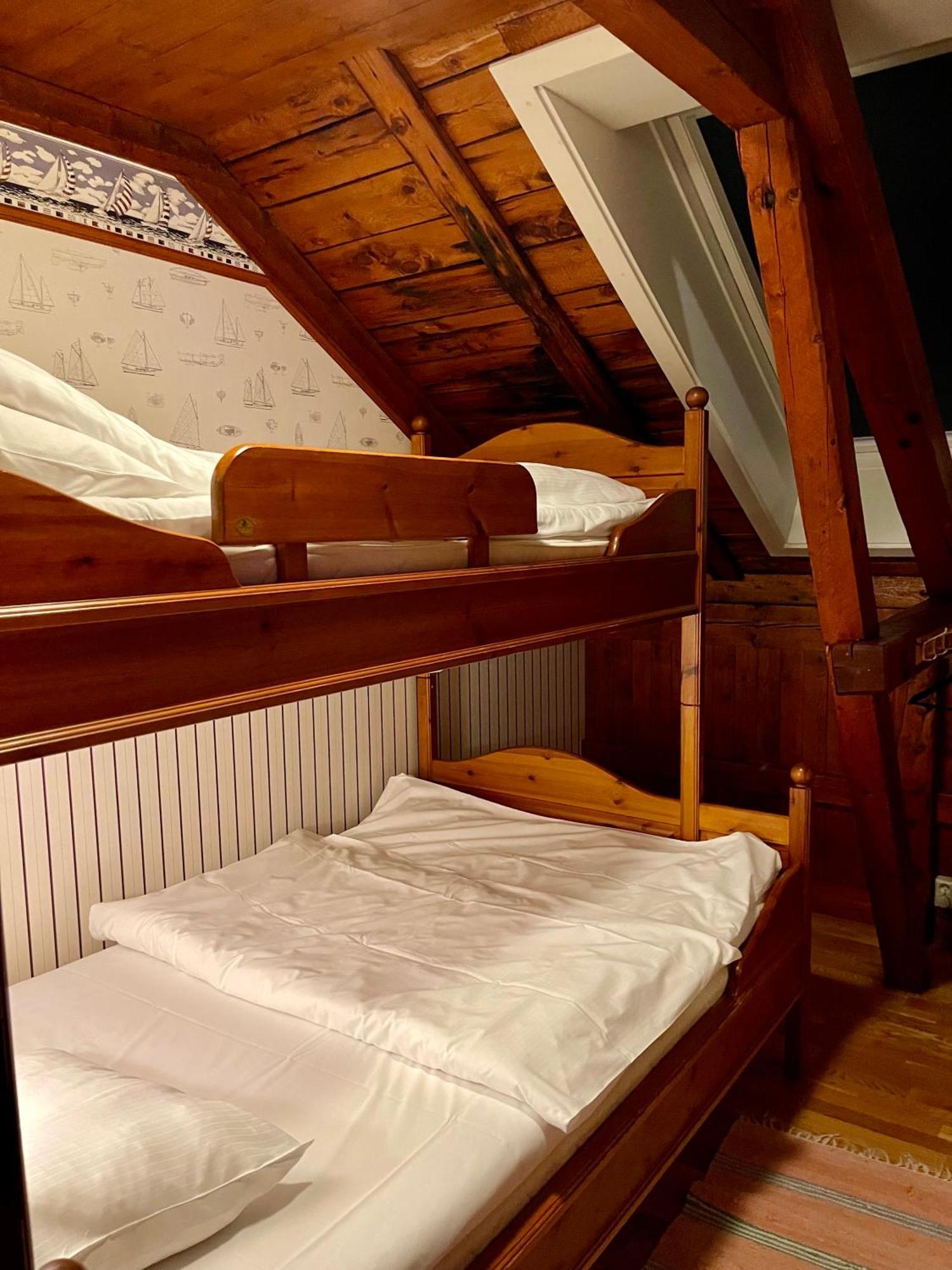 Anker Brygge Hotel Svolvaer Ngoại thất bức ảnh Bunk beds