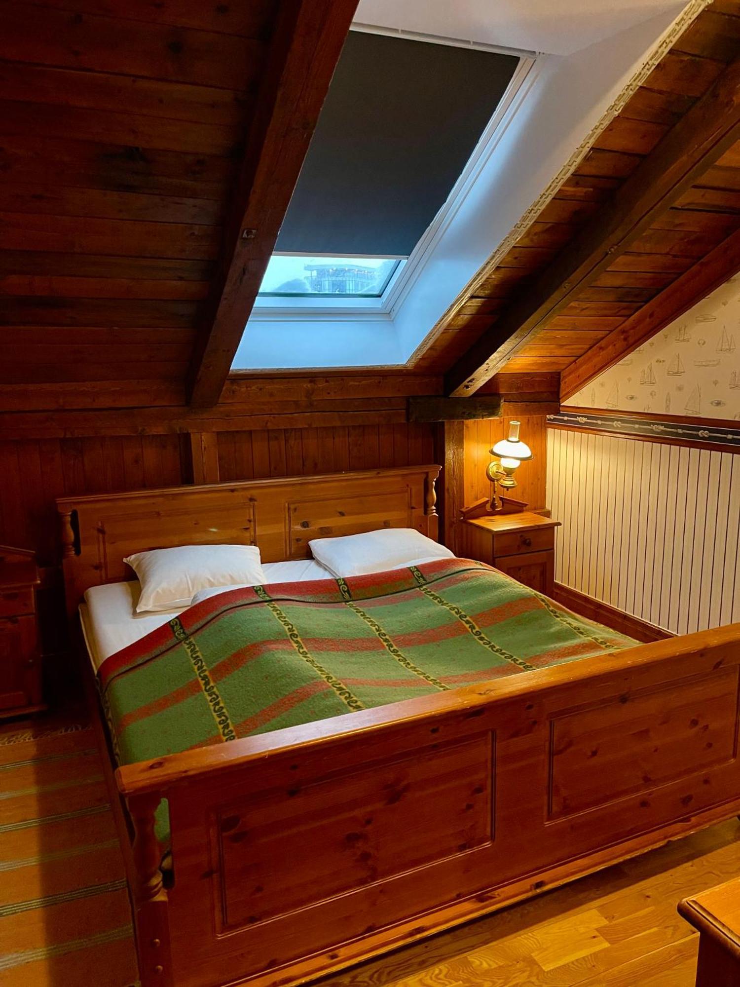Anker Brygge Hotel Svolvaer Ngoại thất bức ảnh A bedroom in a hotel